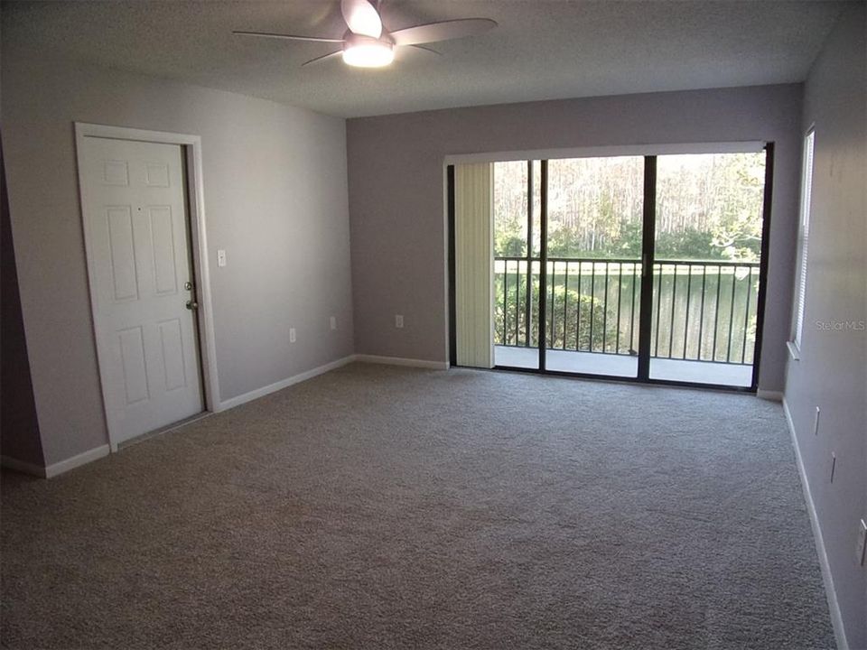 For Sale: $213,995 (2 beds, 2 baths, 1038 Square Feet)