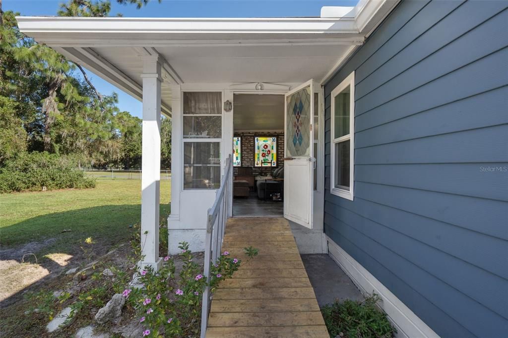 合同活跃: $234,900 (3 贝兹, 2 浴室, 1440 平方英尺)