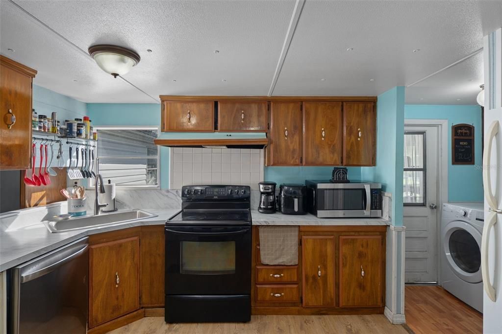 合同活跃: $234,900 (3 贝兹, 2 浴室, 1440 平方英尺)