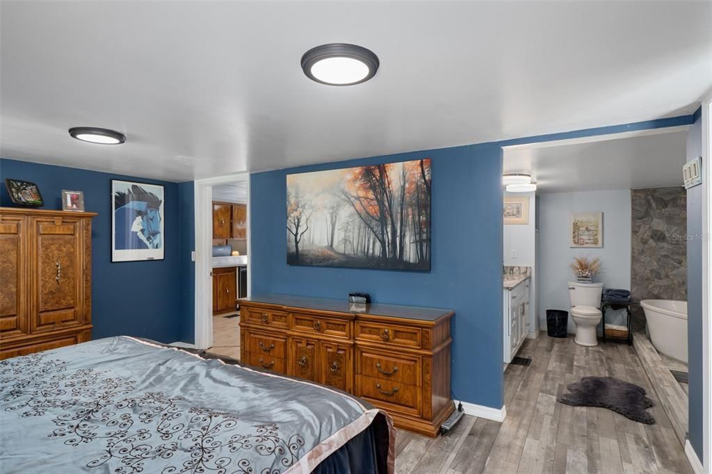 合同活跃: $234,900 (3 贝兹, 2 浴室, 1440 平方英尺)