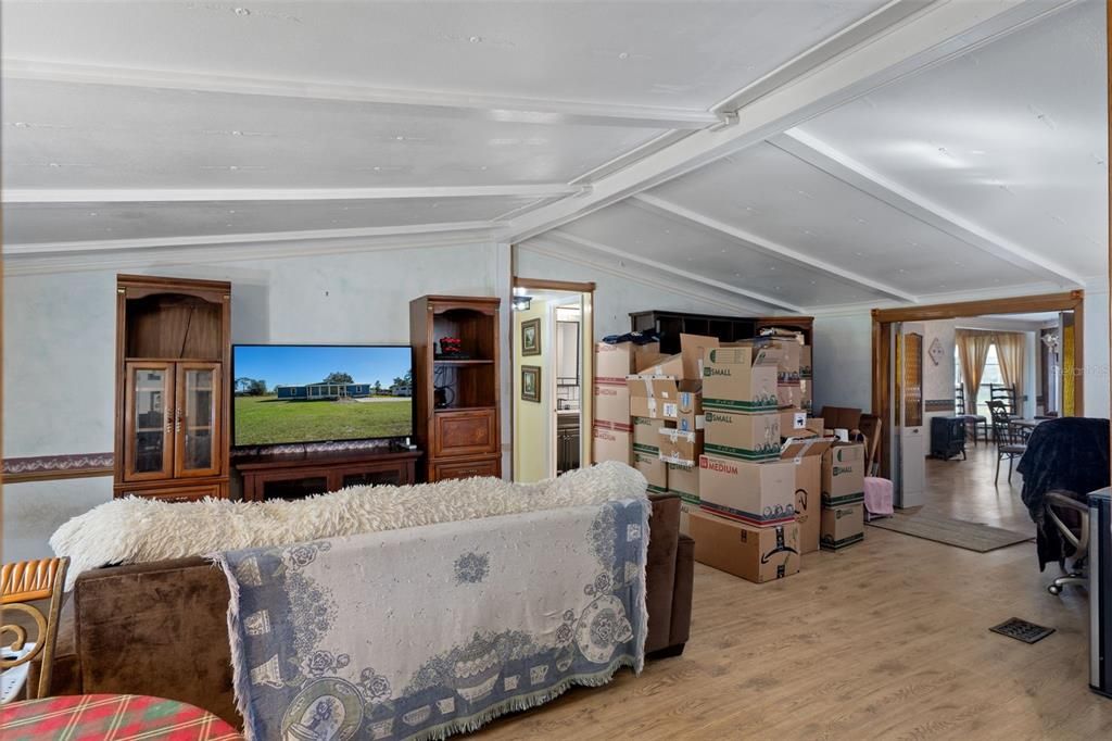 合同活跃: $234,900 (3 贝兹, 2 浴室, 1440 平方英尺)