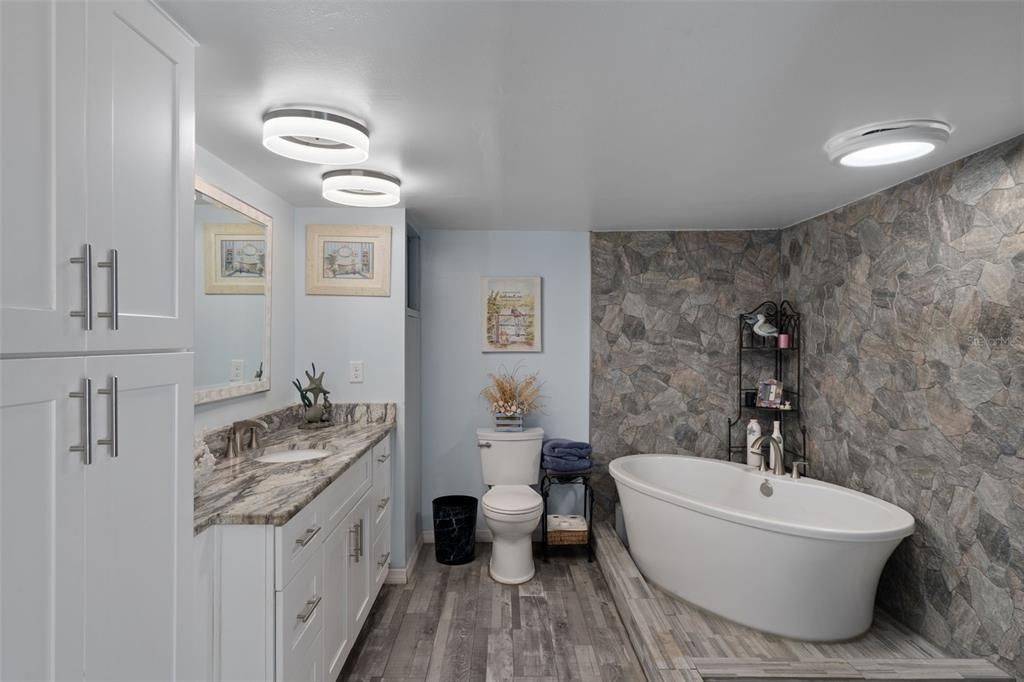 合同活跃: $234,900 (3 贝兹, 2 浴室, 1440 平方英尺)