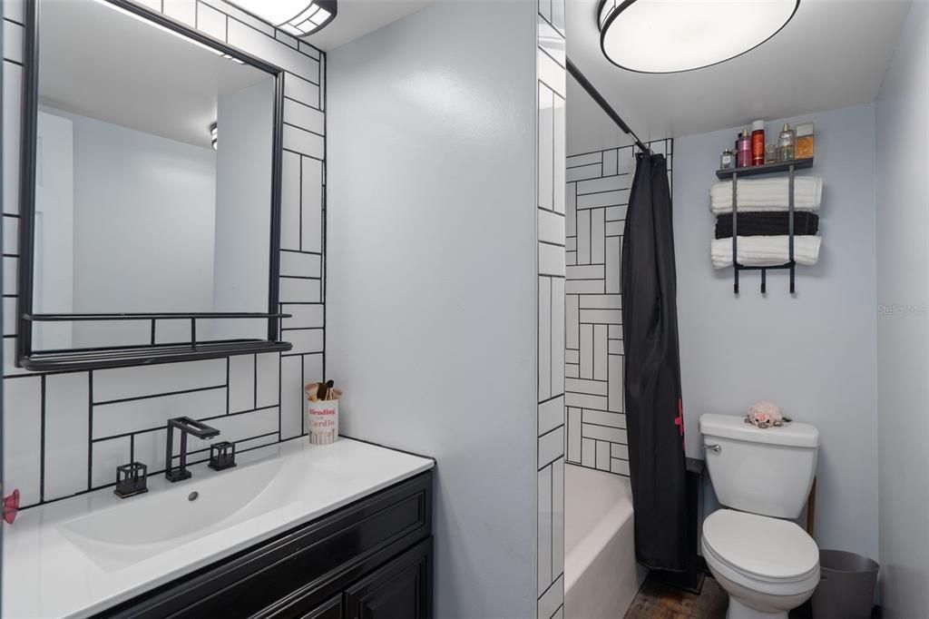 合同活跃: $234,900 (3 贝兹, 2 浴室, 1440 平方英尺)