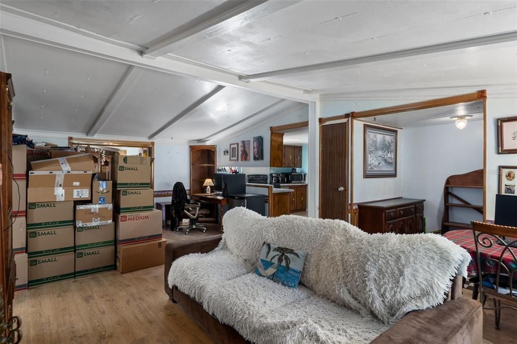 合同活跃: $234,900 (3 贝兹, 2 浴室, 1440 平方英尺)