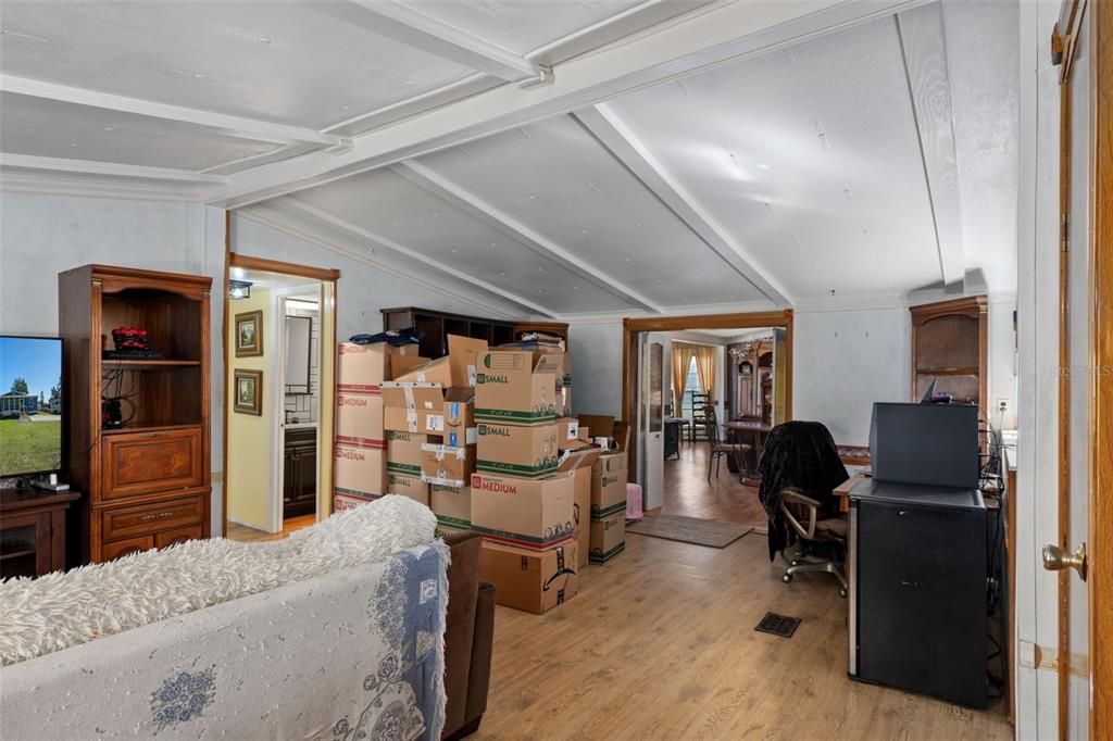 合同活跃: $234,900 (3 贝兹, 2 浴室, 1440 平方英尺)