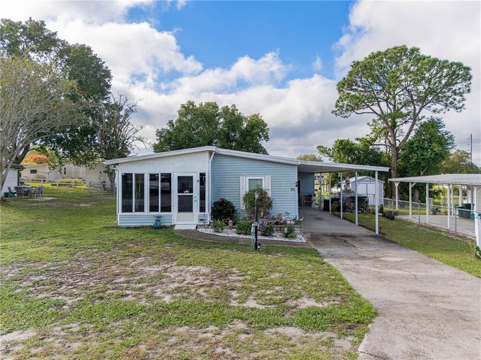 For Sale: $220,000 (2 beds, 2 baths, 1056 Square Feet)