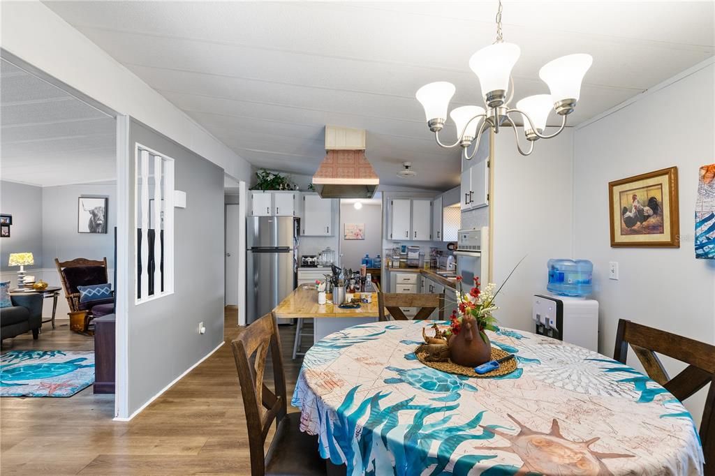 For Sale: $220,000 (2 beds, 2 baths, 1056 Square Feet)