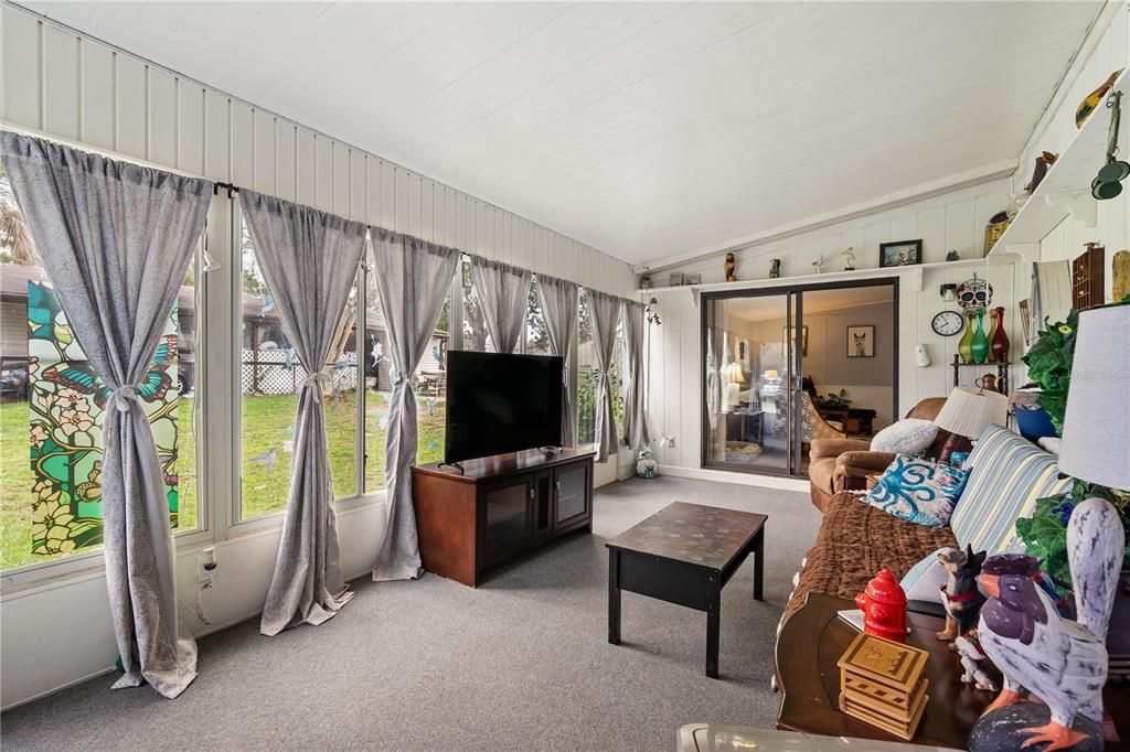 For Sale: $220,000 (2 beds, 2 baths, 1056 Square Feet)