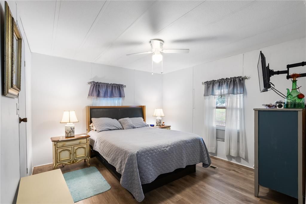 For Sale: $220,000 (2 beds, 2 baths, 1056 Square Feet)