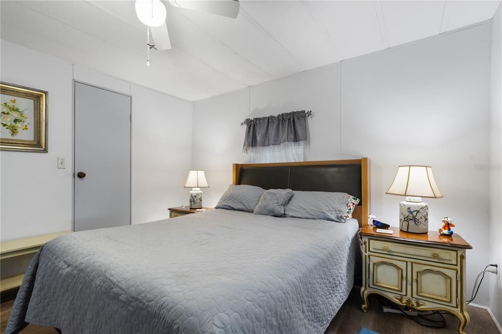 For Sale: $220,000 (2 beds, 2 baths, 1056 Square Feet)