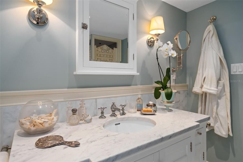 For Sale: $695,000 (2 beds, 2 baths, 1203 Square Feet)