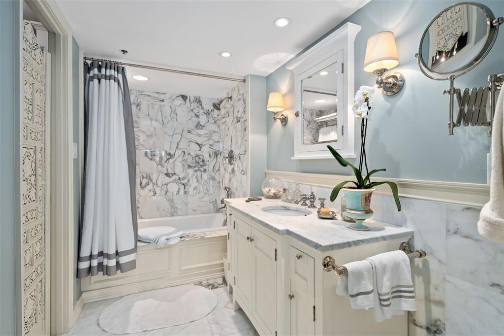 For Sale: $695,000 (2 beds, 2 baths, 1203 Square Feet)