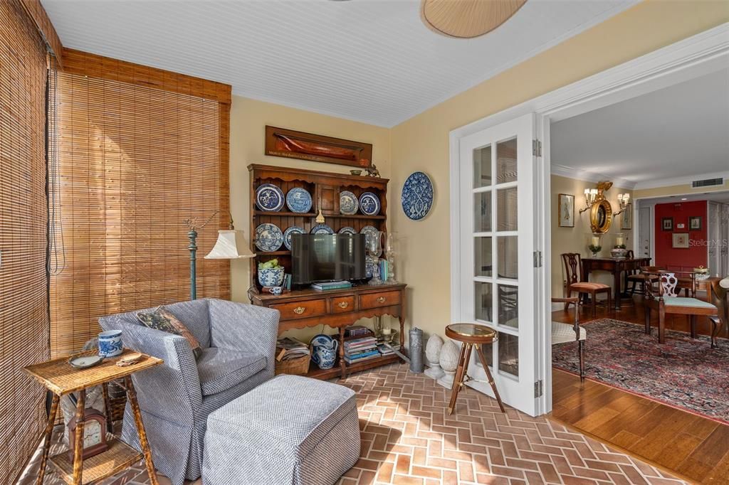 For Sale: $695,000 (2 beds, 2 baths, 1203 Square Feet)