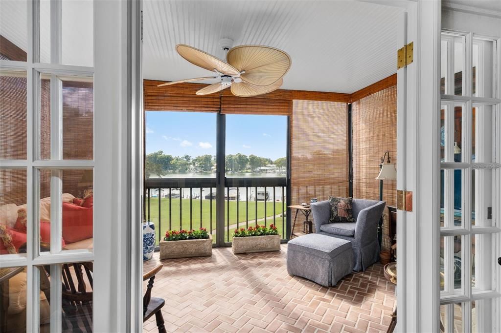 For Sale: $695,000 (2 beds, 2 baths, 1203 Square Feet)