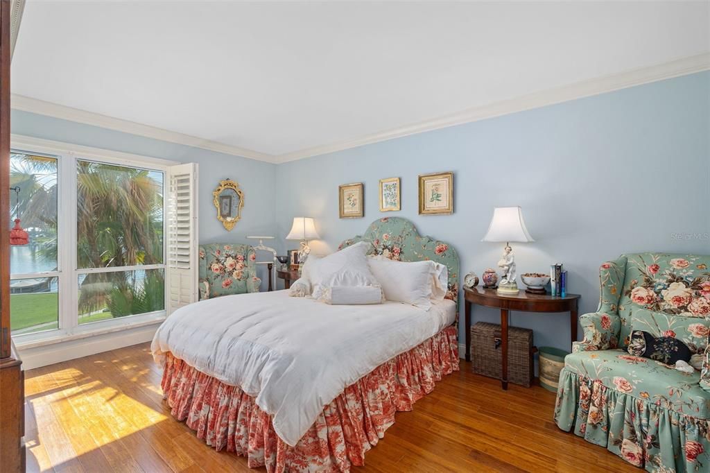 For Sale: $695,000 (2 beds, 2 baths, 1203 Square Feet)