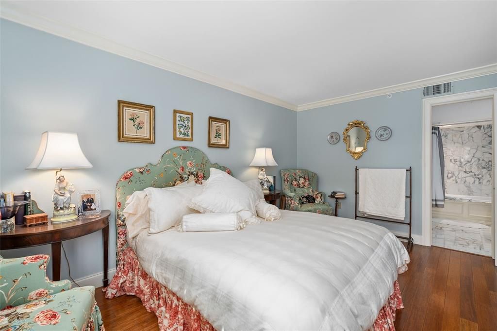 For Sale: $695,000 (2 beds, 2 baths, 1203 Square Feet)