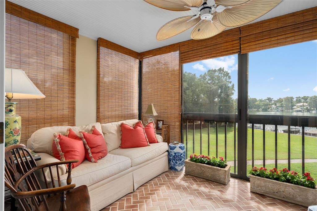 For Sale: $695,000 (2 beds, 2 baths, 1203 Square Feet)