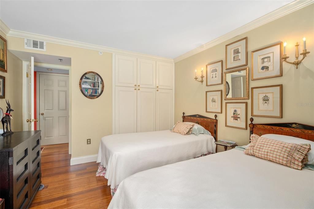 For Sale: $695,000 (2 beds, 2 baths, 1203 Square Feet)