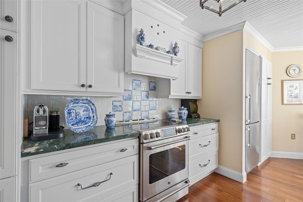 For Sale: $695,000 (2 beds, 2 baths, 1203 Square Feet)