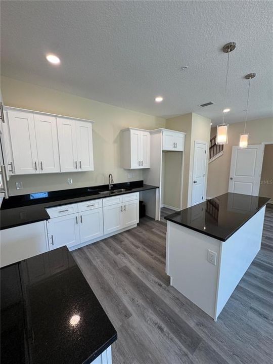 For Sale: $325,000 (3 beds, 2 baths, 1737 Square Feet)