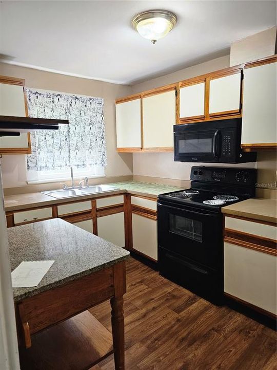 Active With Contract: $145,000 (3 beds, 2 baths, 1250 Square Feet)