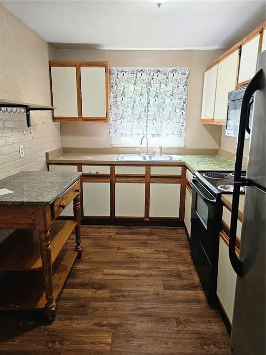 Active With Contract: $145,000 (3 beds, 2 baths, 1250 Square Feet)