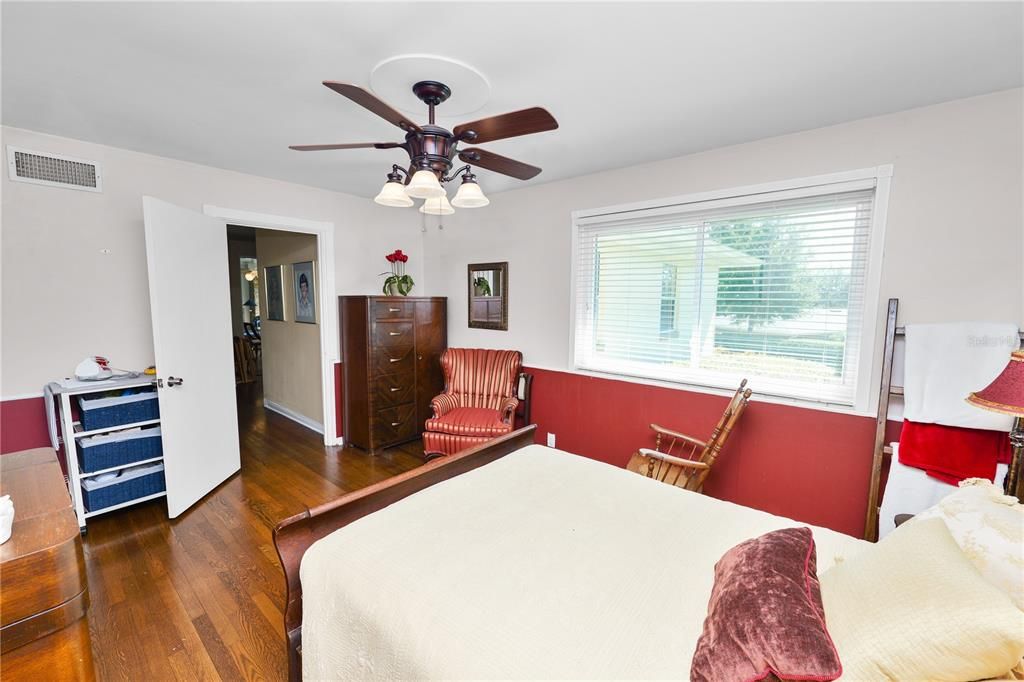 待售: $649,500 (3 贝兹, 2 浴室, 2574 平方英尺)