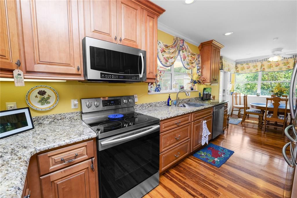 待售: $649,500 (3 贝兹, 2 浴室, 2574 平方英尺)