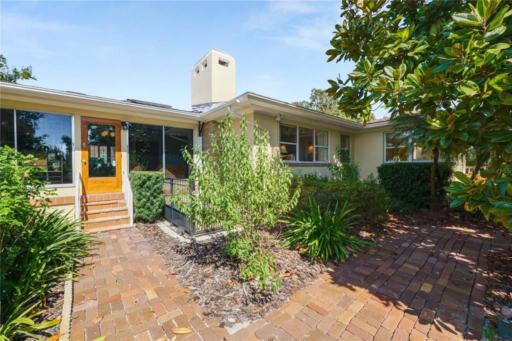 待售: $649,500 (3 贝兹, 2 浴室, 2574 平方英尺)