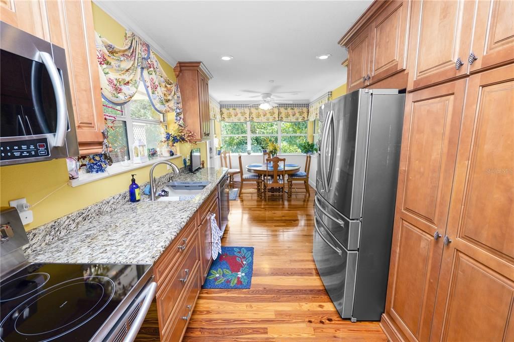 待售: $649,500 (3 贝兹, 2 浴室, 2574 平方英尺)