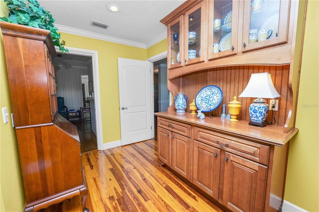 待售: $649,500 (3 贝兹, 2 浴室, 2574 平方英尺)