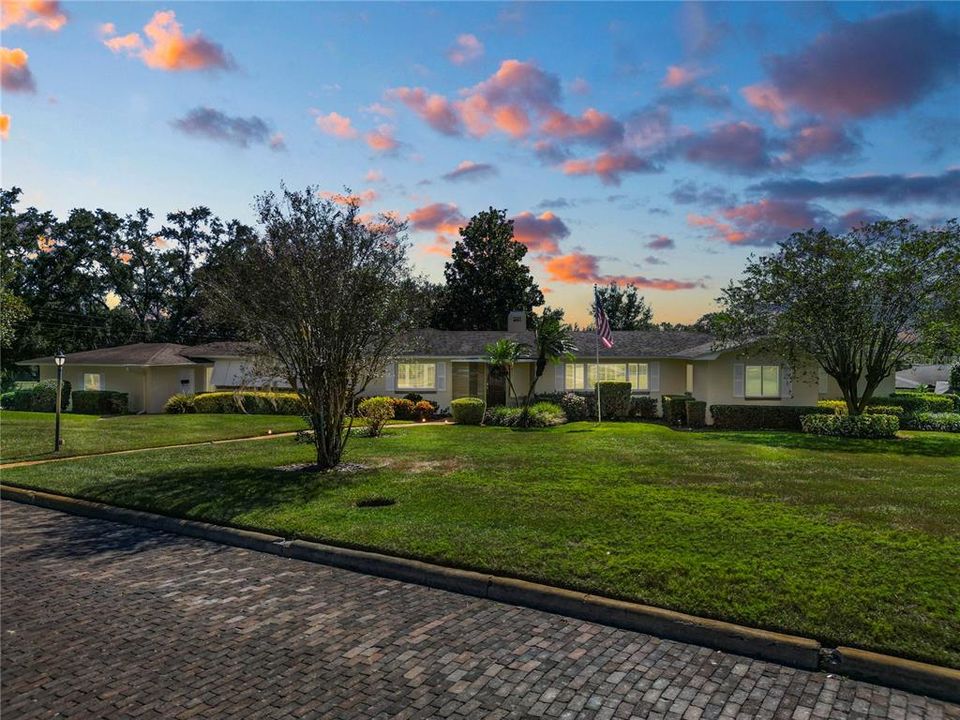 待售: $649,500 (3 贝兹, 2 浴室, 2574 平方英尺)