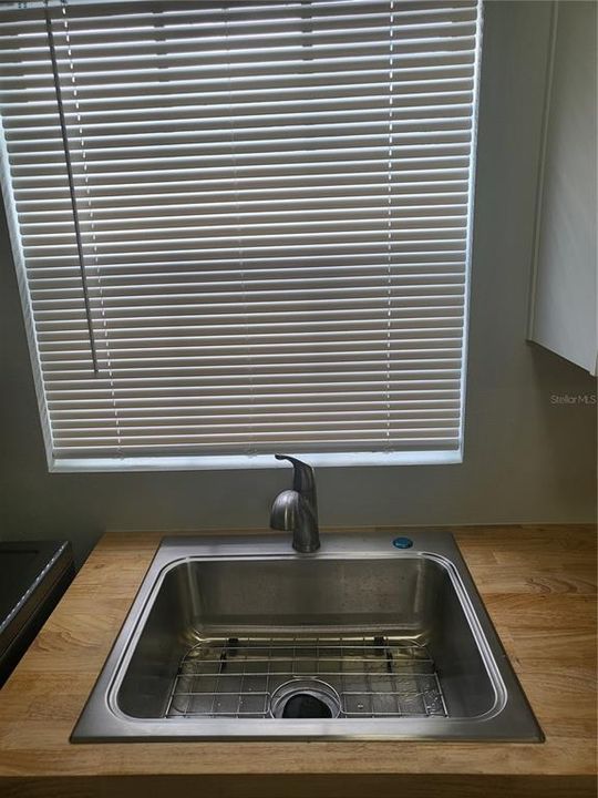 For Sale: $104,000 (1 beds, 1 baths, 650 Square Feet)