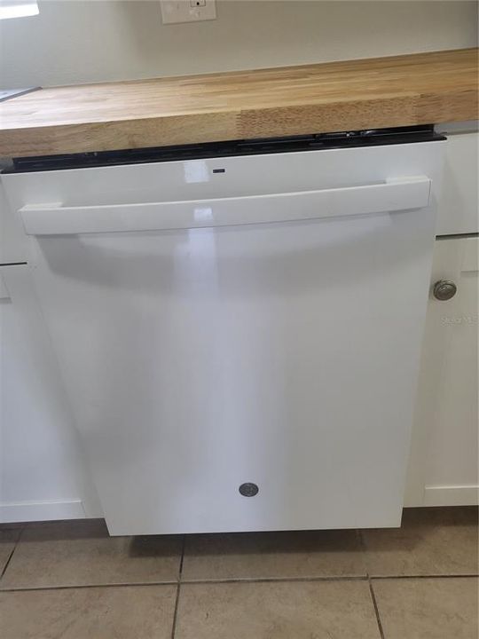 For Sale: $104,000 (1 beds, 1 baths, 650 Square Feet)