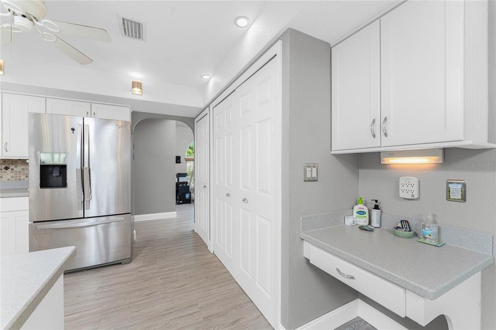 Active With Contract: $459,900 (4 beds, 2 baths, 2564 Square Feet)