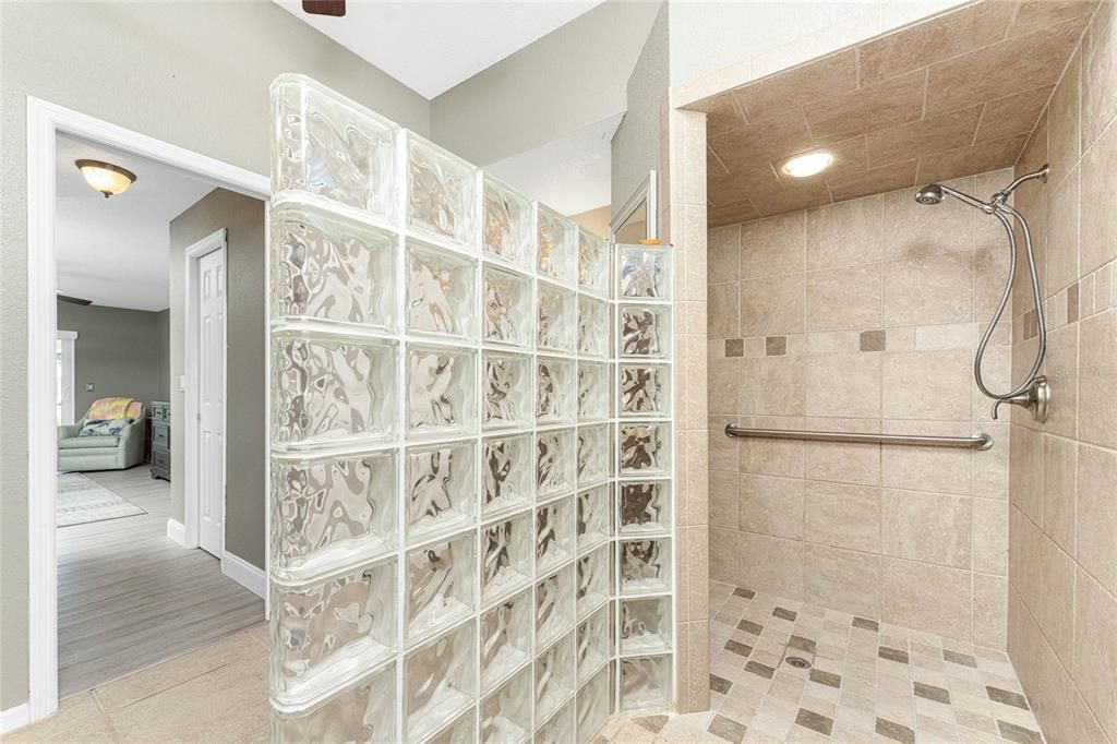 Active With Contract: $459,900 (4 beds, 2 baths, 2564 Square Feet)