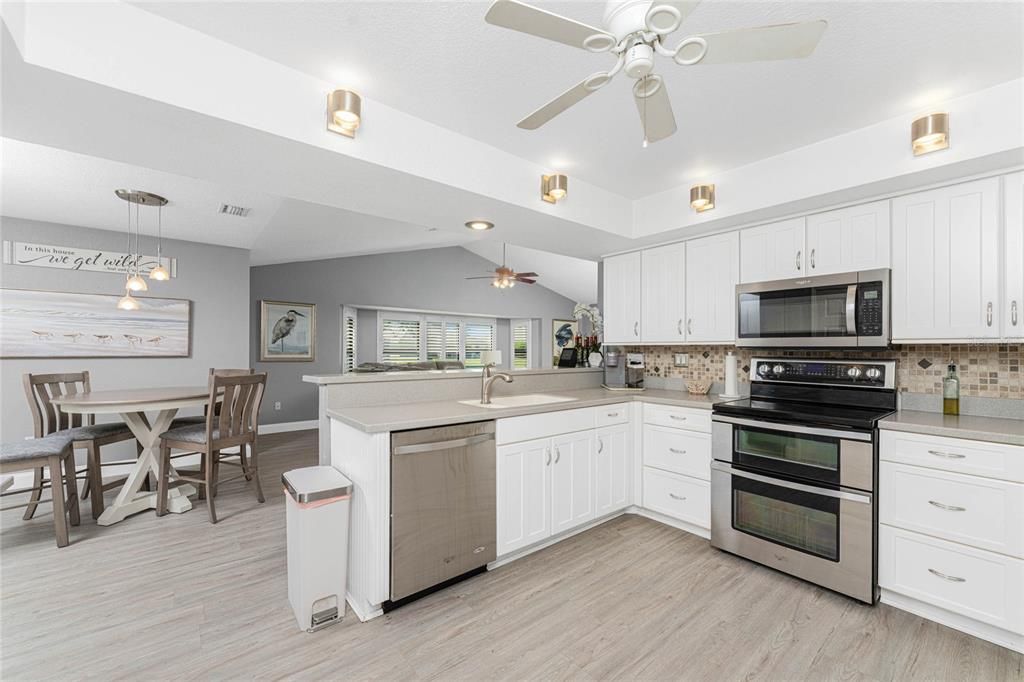 Active With Contract: $459,900 (4 beds, 2 baths, 2564 Square Feet)
