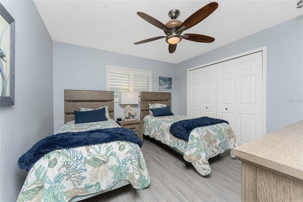 Active With Contract: $459,900 (4 beds, 2 baths, 2564 Square Feet)