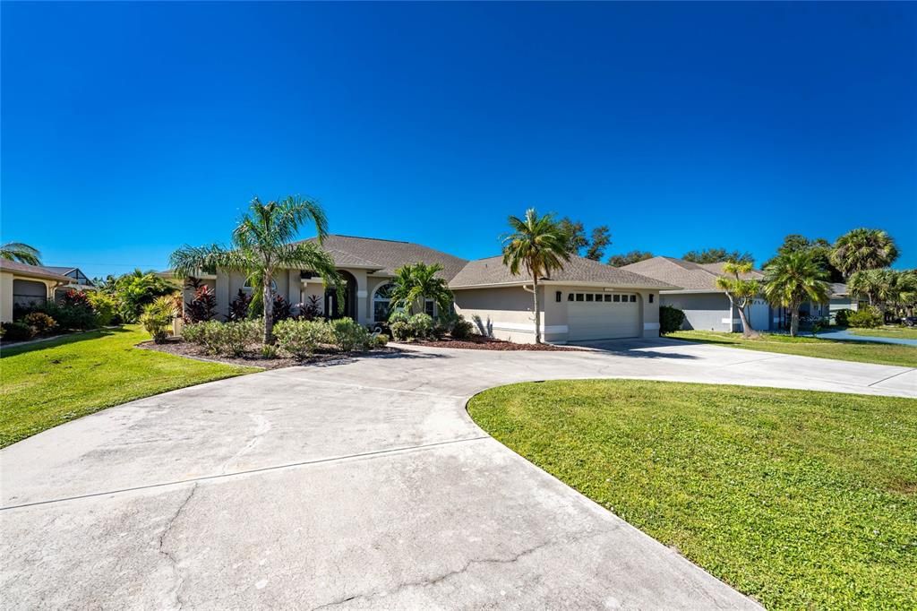 Active With Contract: $459,900 (4 beds, 2 baths, 2564 Square Feet)