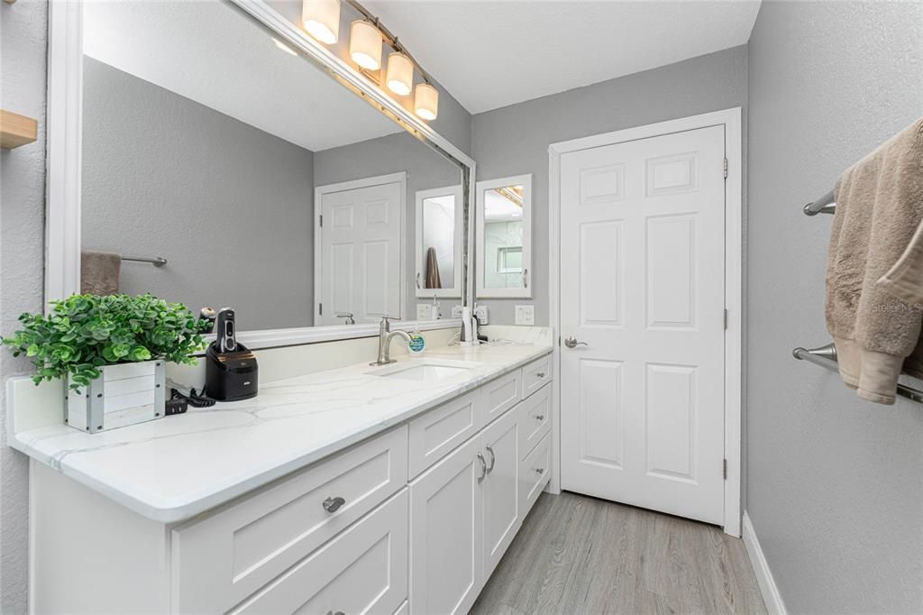 Active With Contract: $459,900 (4 beds, 2 baths, 2564 Square Feet)