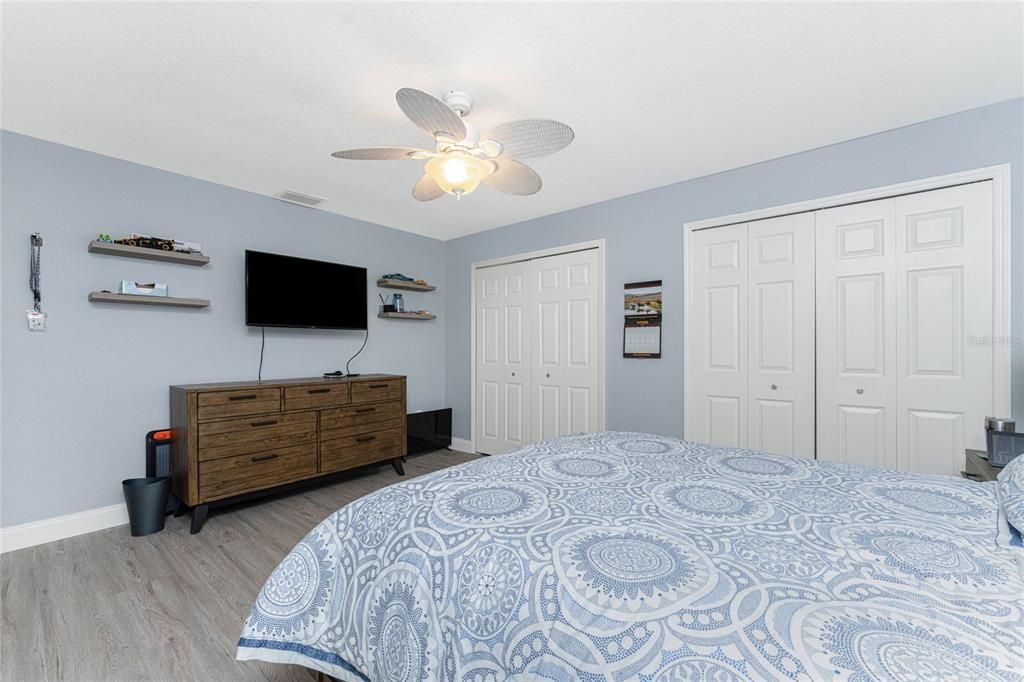 Active With Contract: $459,900 (4 beds, 2 baths, 2564 Square Feet)