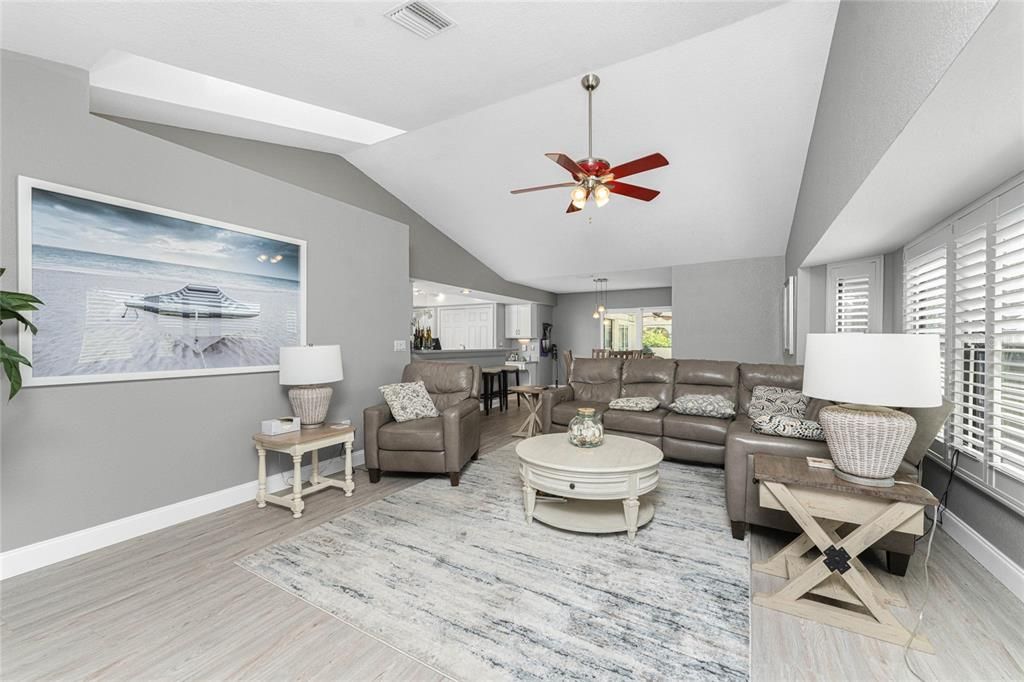 Active With Contract: $459,900 (4 beds, 2 baths, 2564 Square Feet)
