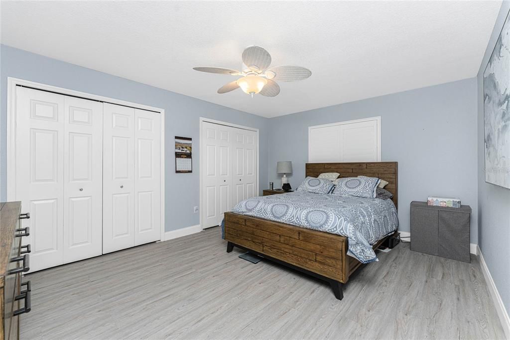 Active With Contract: $459,900 (4 beds, 2 baths, 2564 Square Feet)