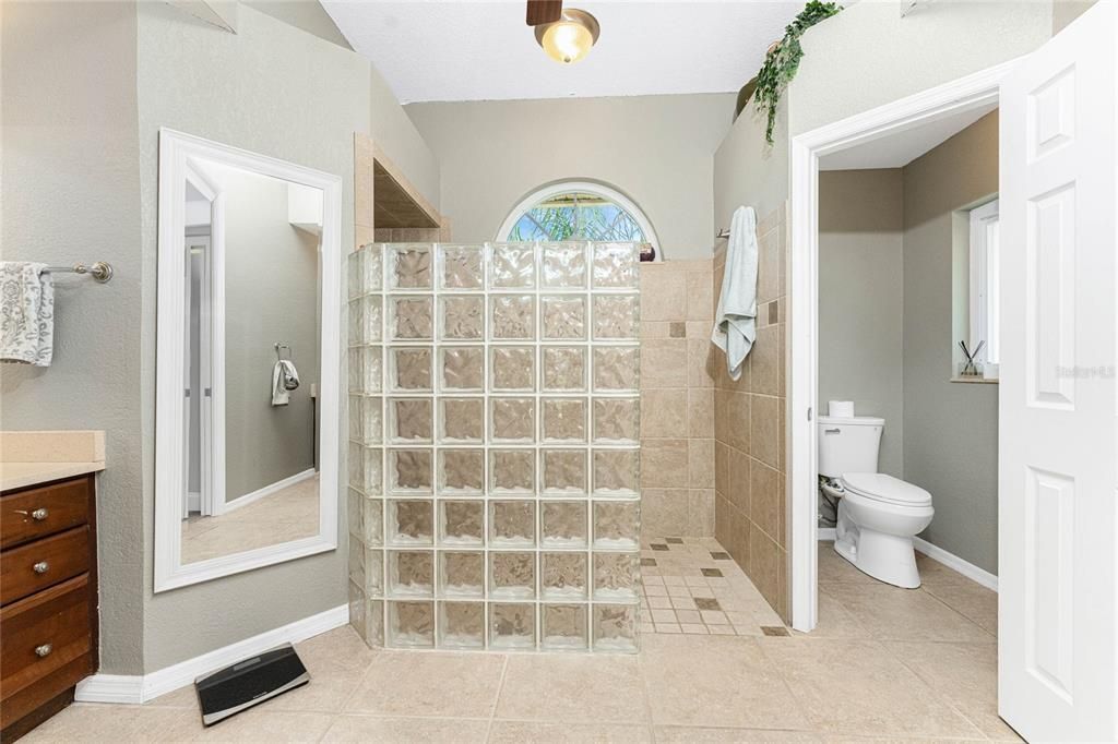 Active With Contract: $459,900 (4 beds, 2 baths, 2564 Square Feet)