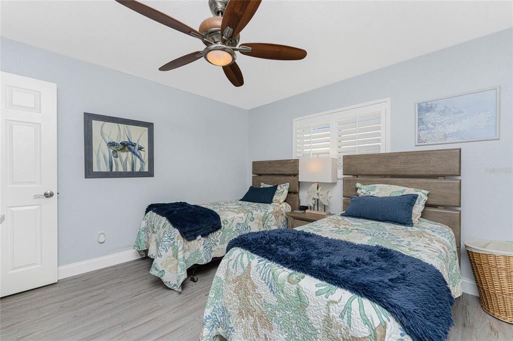 Active With Contract: $459,900 (4 beds, 2 baths, 2564 Square Feet)