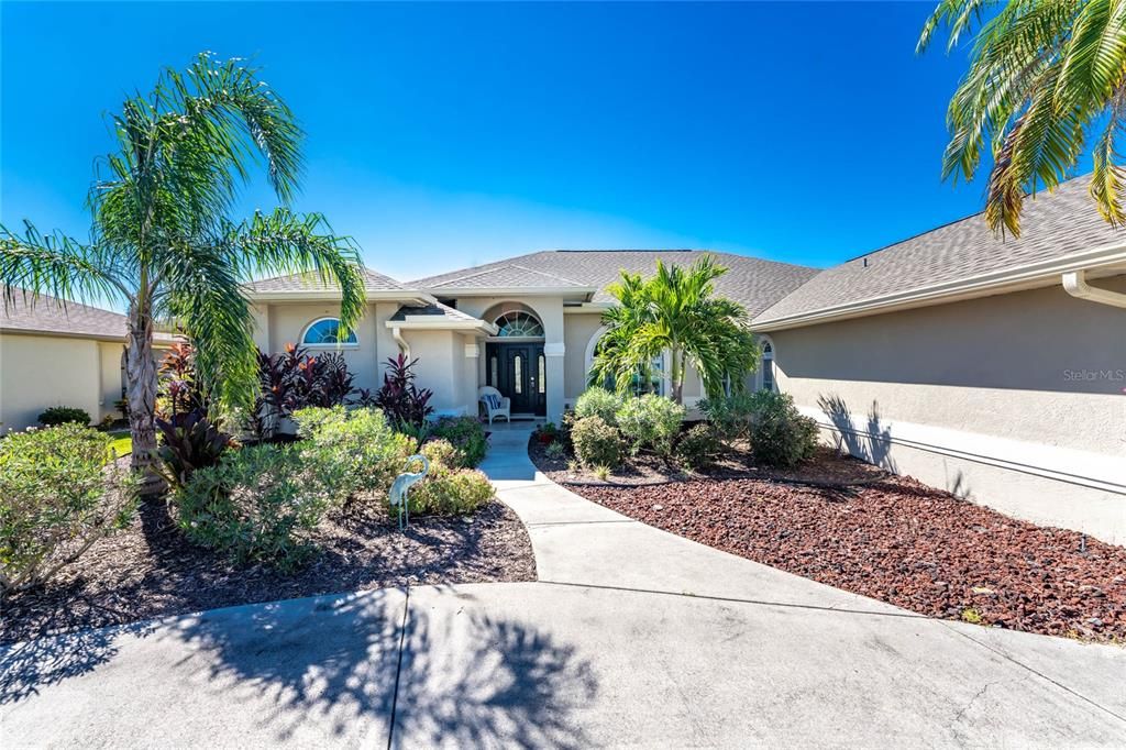 Active With Contract: $459,900 (4 beds, 2 baths, 2564 Square Feet)