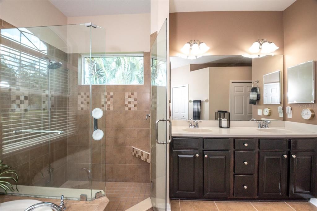 For Sale: $595,000 (4 beds, 3 baths, 2371 Square Feet)