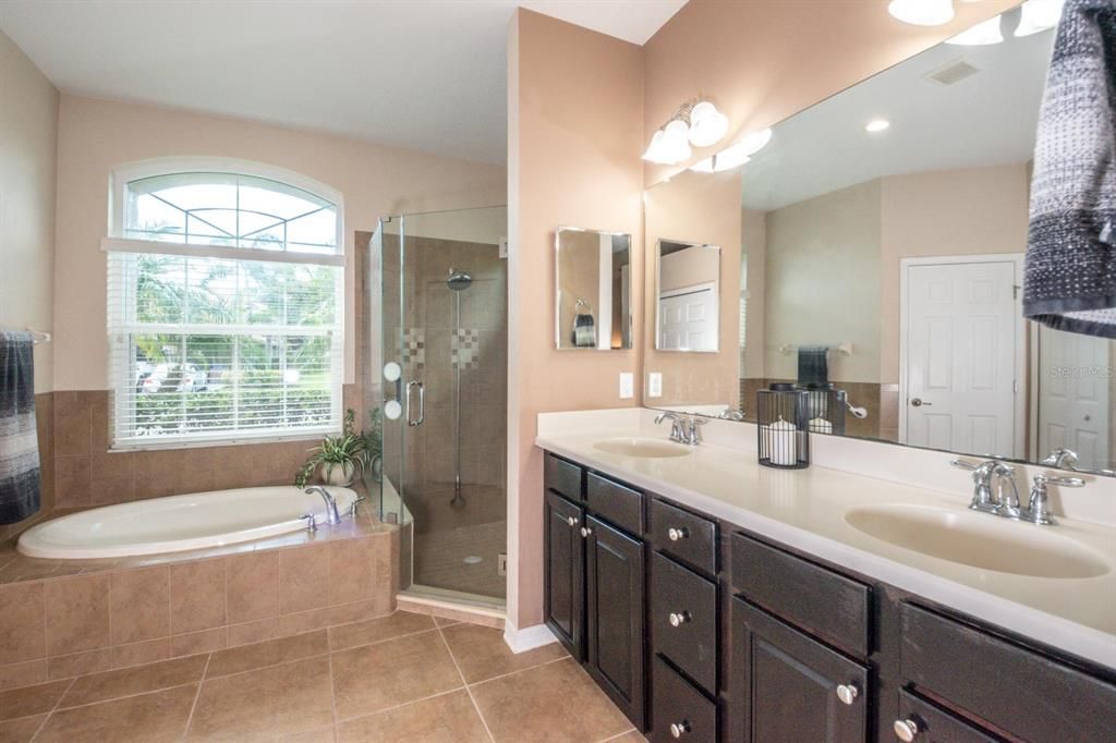 For Sale: $595,000 (4 beds, 3 baths, 2371 Square Feet)