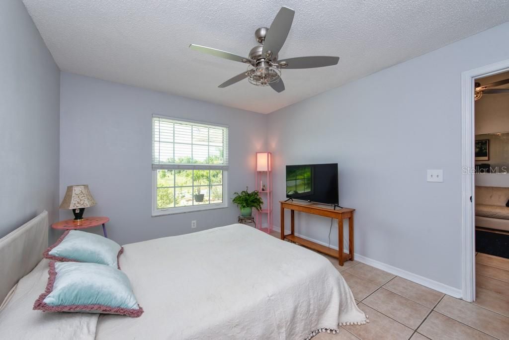 Active With Contract: $300,000 (2 beds, 2 baths, 1342 Square Feet)