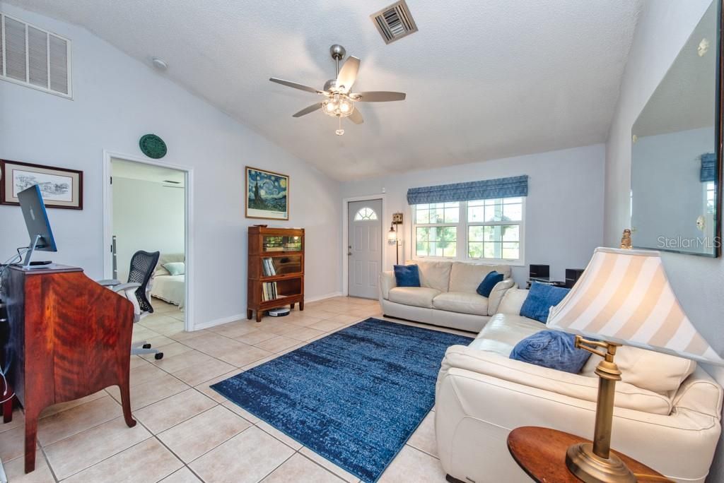 Active With Contract: $300,000 (2 beds, 2 baths, 1342 Square Feet)